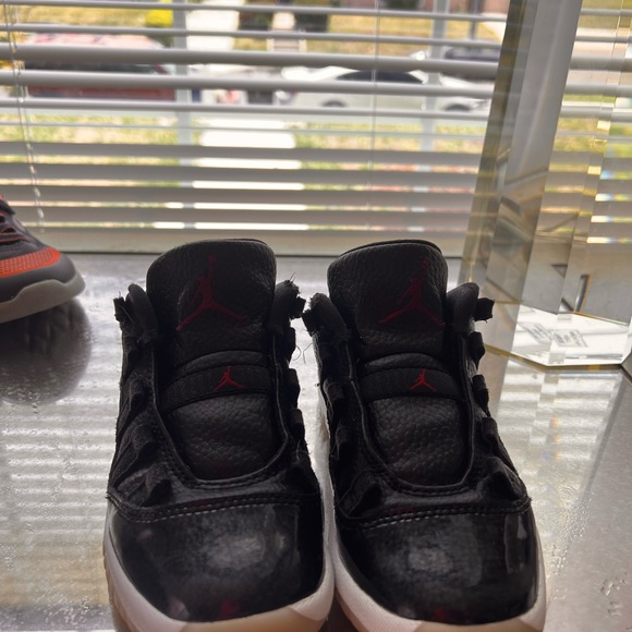 Toddler Boy shoes 11 and 12 Low Top Jordan 11, Nike airmax - Picture 9 of 13